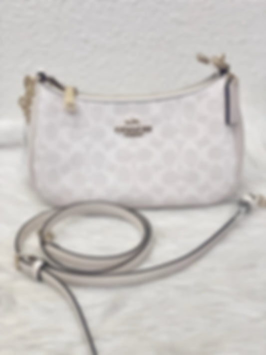 Women’s Teri Shoulder Bag Signature Canvas