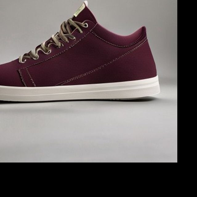 Burgundy Skate Classic - detail view 2